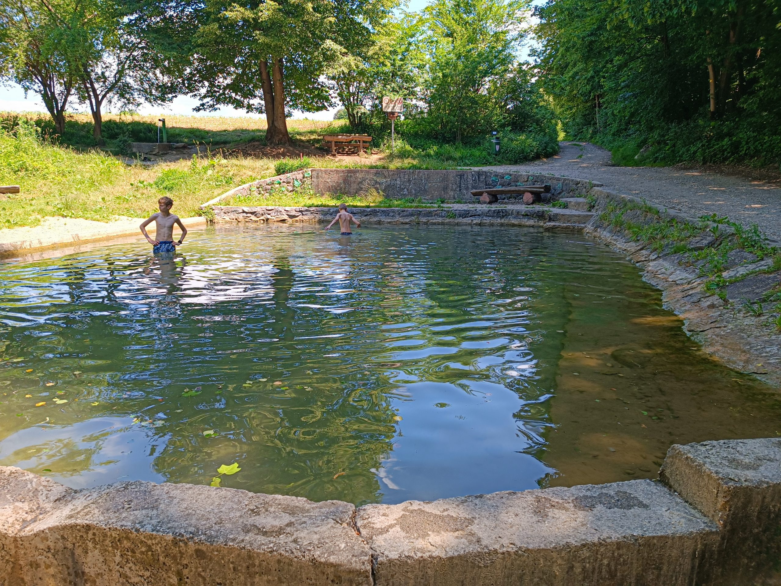Topli termalni izvir Straža, Spodnje Pirniče