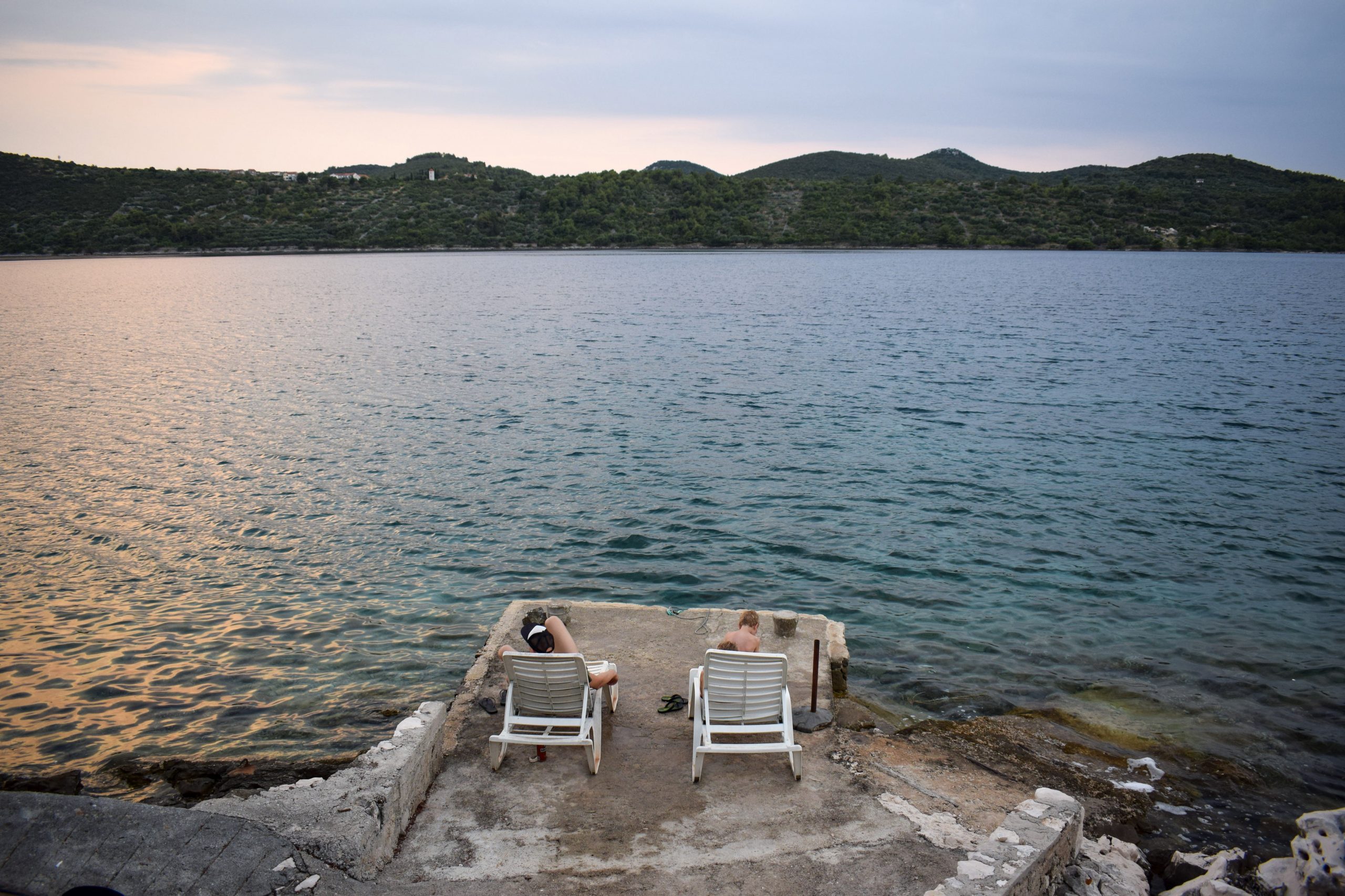 Sončni zahod robinzonski turizem Krknata Hrvaška