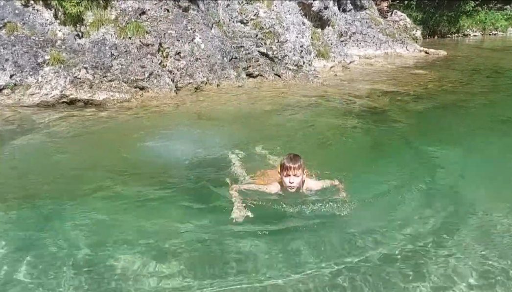 Iški vintgar plavanje v tolmunu