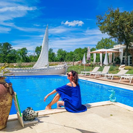 Resort OSMA_Krk_sprostitev ob bazenu