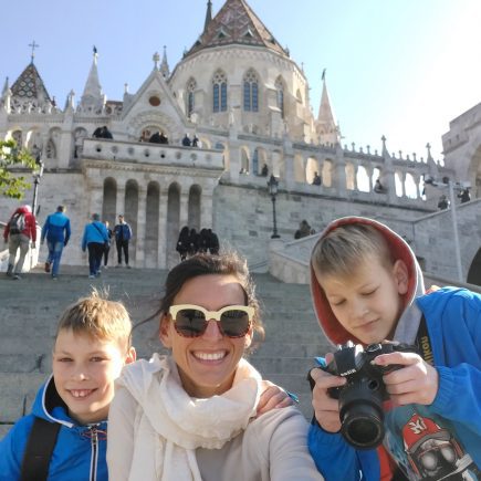 Ribičeva palača Budimpešta z otroki Sanja Macur