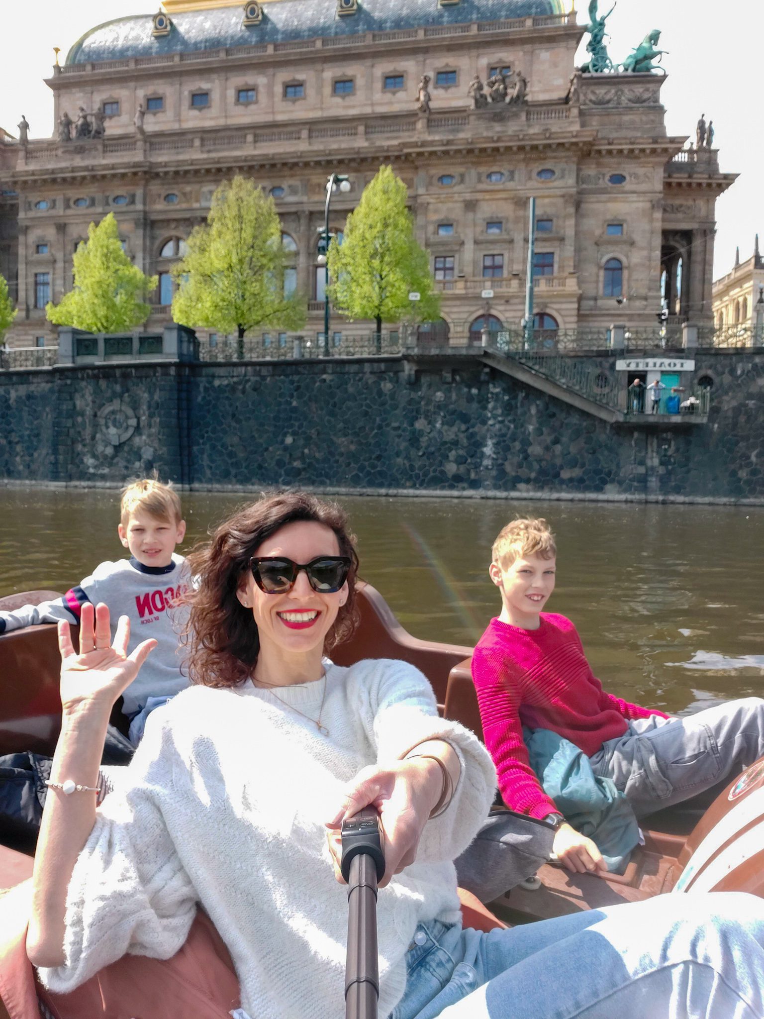 S pedolinom po Vltavi_Praga z otroki, krompirjeve počitnice