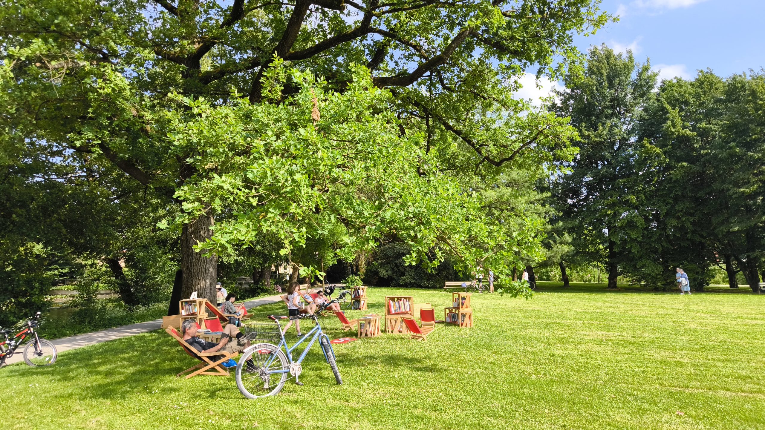 Park Tivoli Čolnarna, knjižnica na prostem