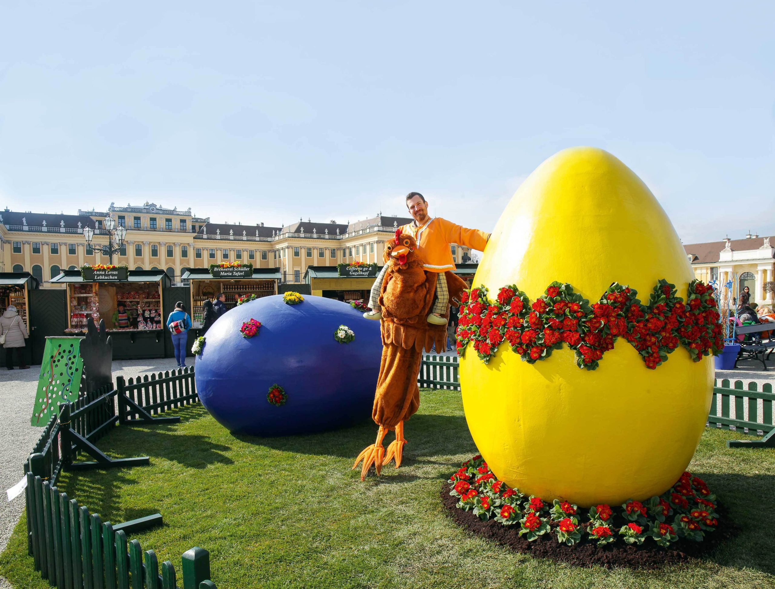 Velikonočni sejem na Dunaju pred gradom Schonbrunn_Ostermarkt-Schloss-