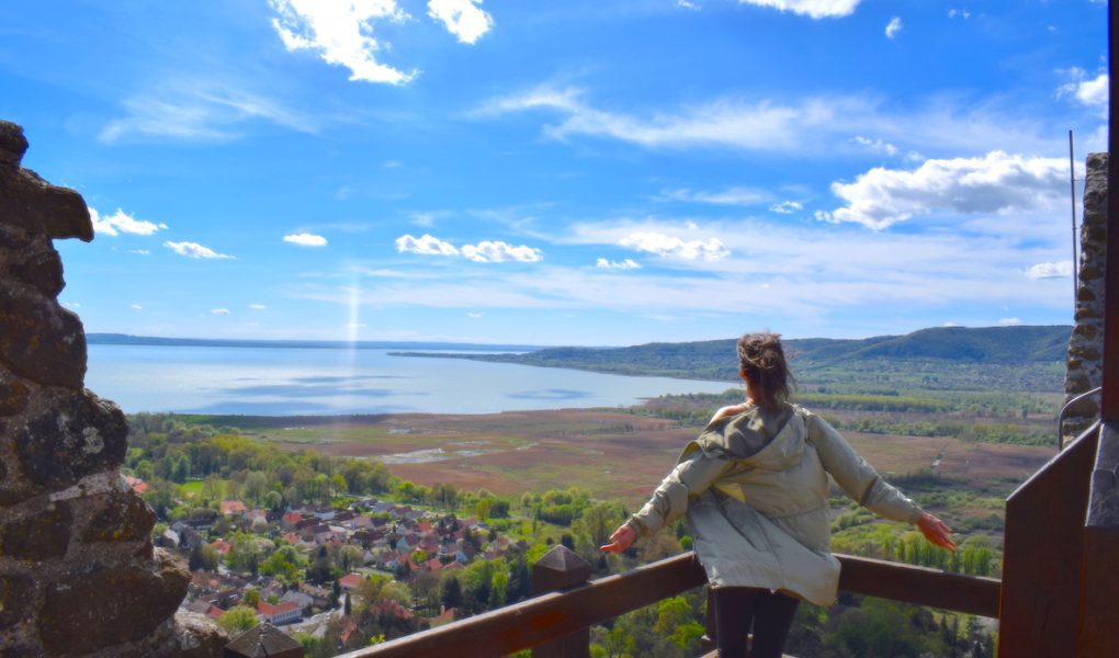 Neprekosljiv razgled z utrdbe Szigliget, Sanja Macur Blatno jezero, Balaton