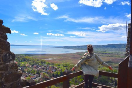 Neprekosljiv razgled z utrdbe Szigliget, Sanja Macur Blatno jezero, Balaton