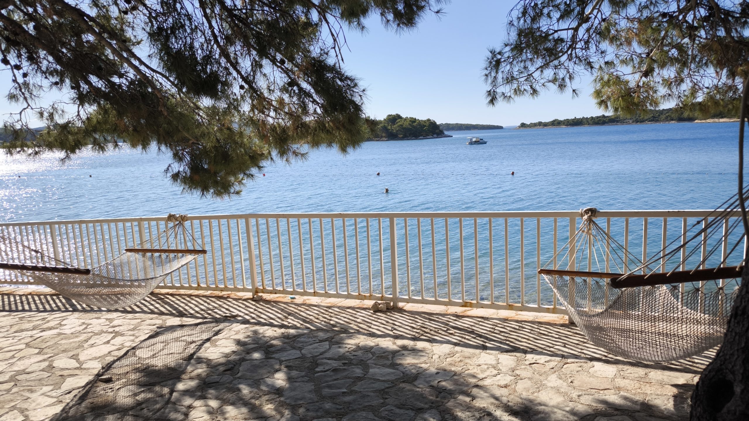 Plaža Zaratič, Jezera