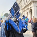 Maske na Beneškem karnevalu 2025 na trghu Sv. Marka