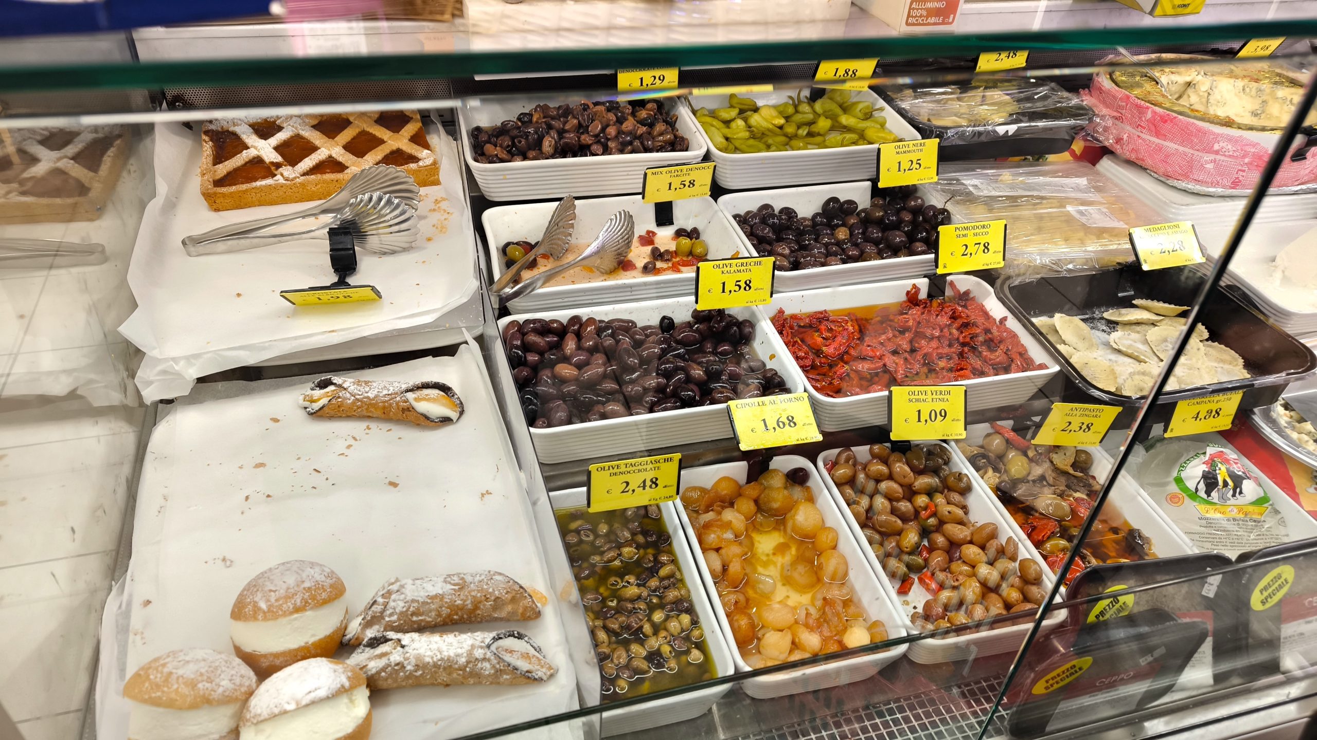 Gradež trgovina hrana kulinarika