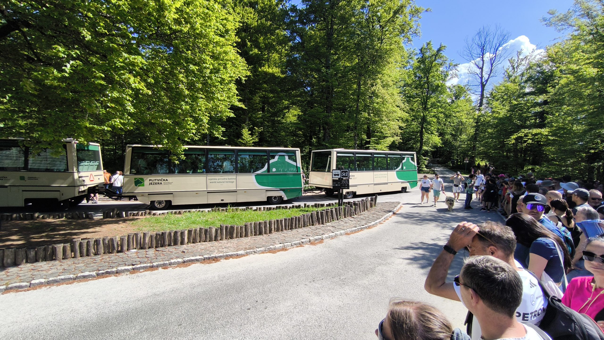 Postaja za vlakec H1 Plitviška jezera prevoz gneča