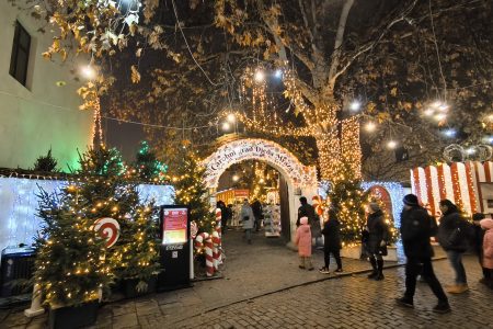 Varaždin advent Čarobno mesto Dedka mraza, božični sejmi 2026, lučke