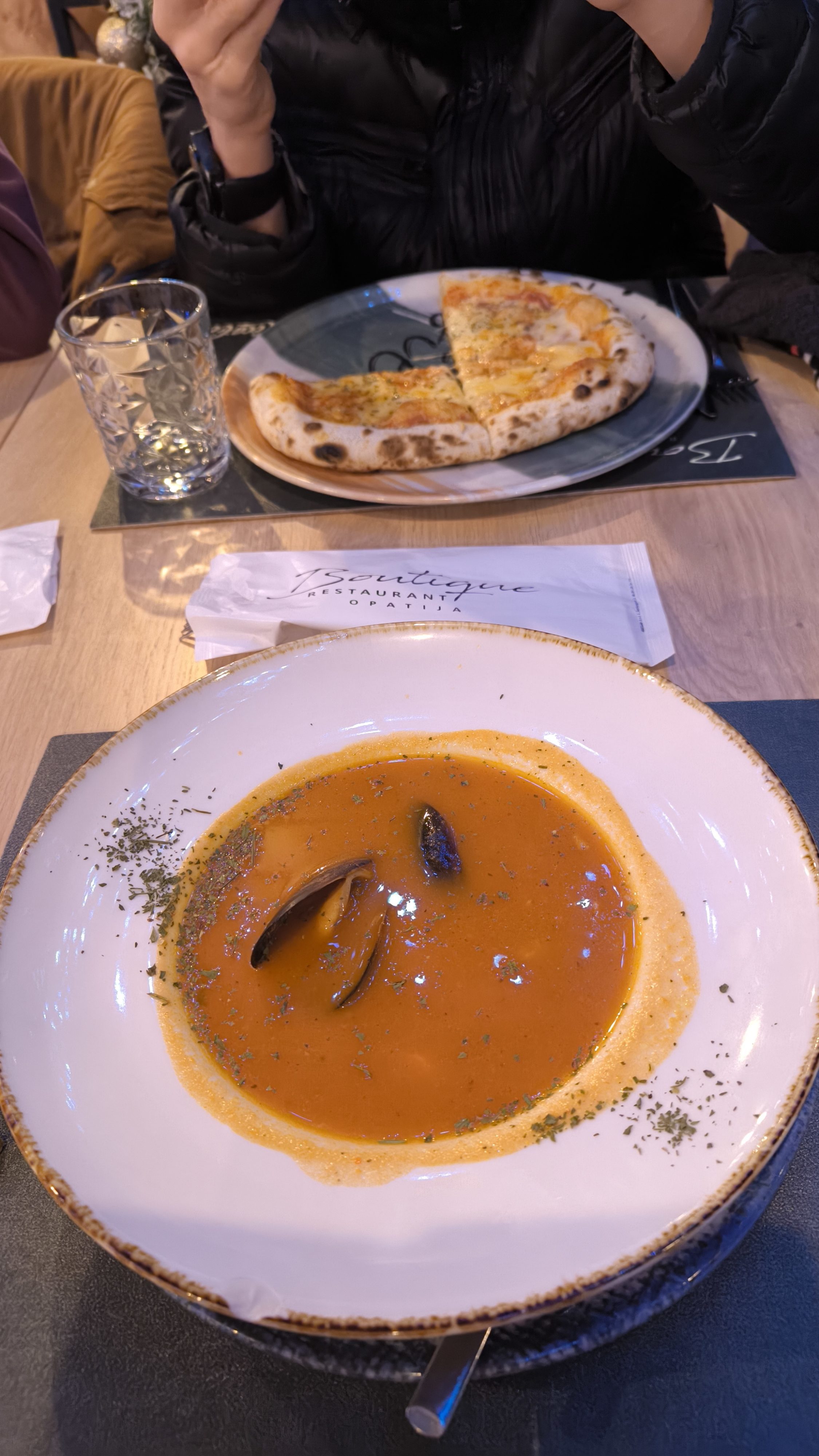 Boutique Restaurant pica in ribja juha