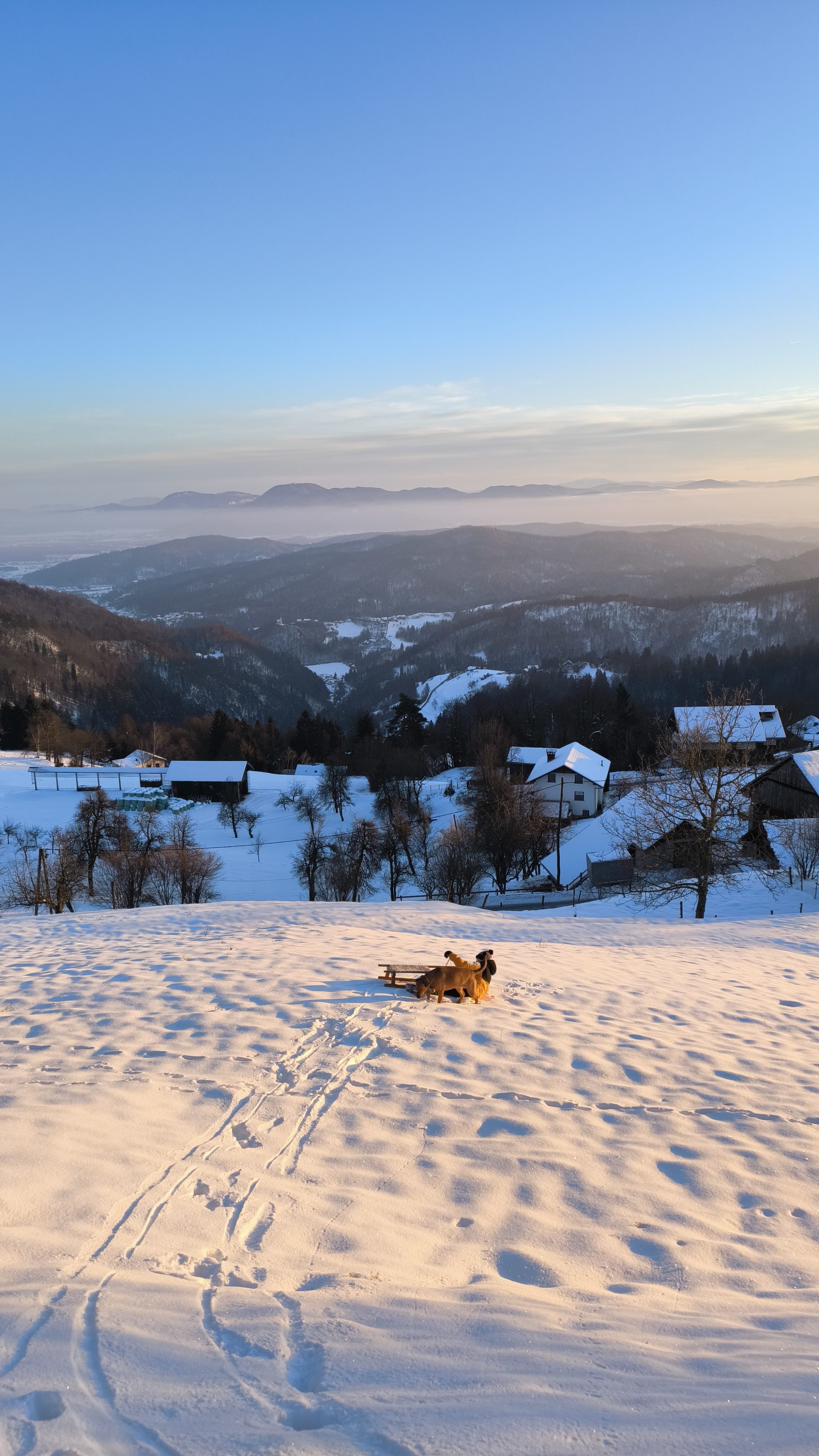 Sv. Katarina Polhograjsko hribovje sončni zahod zimski izlet