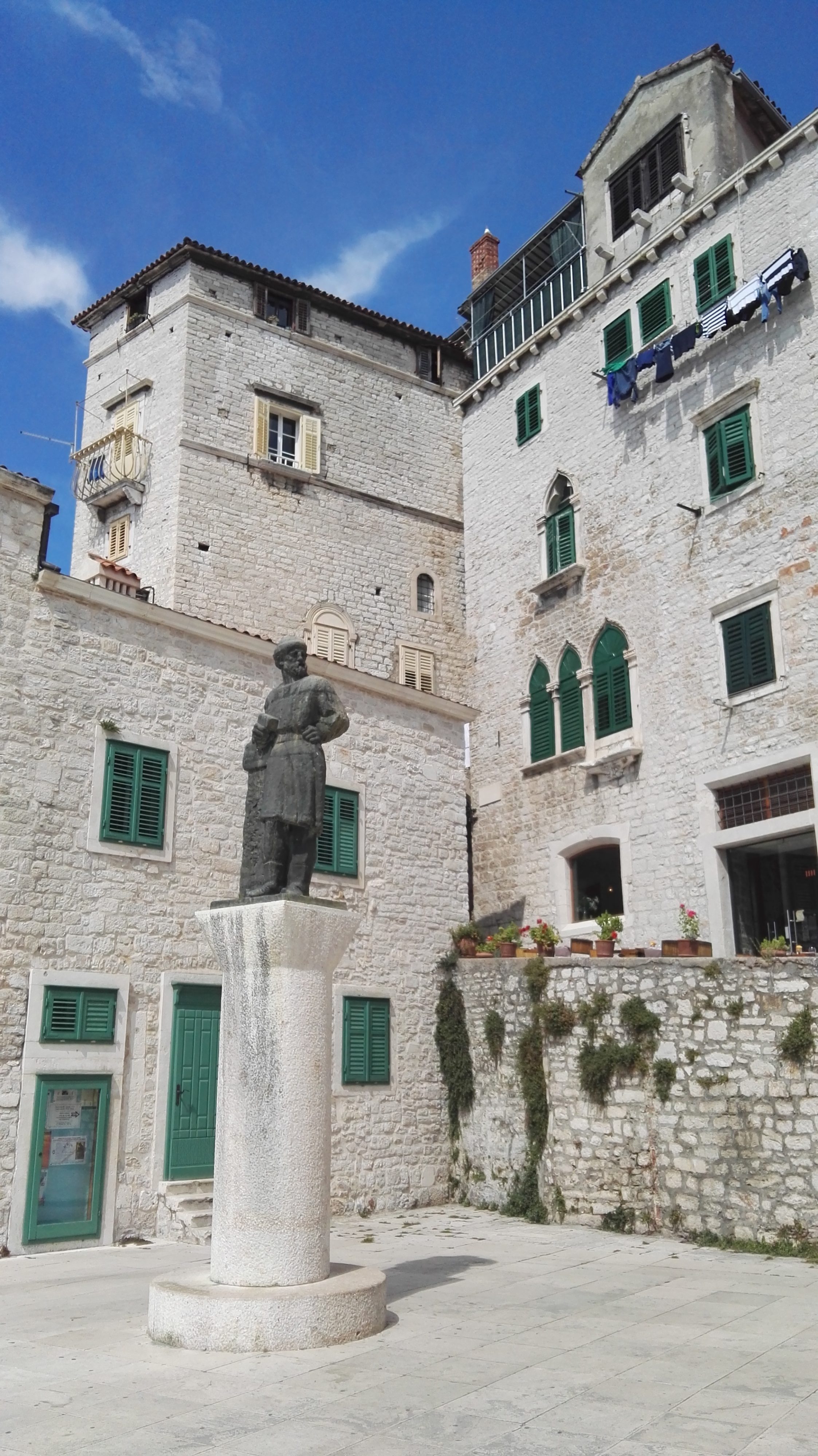 Šibenik kip Jurij Dalmatinac